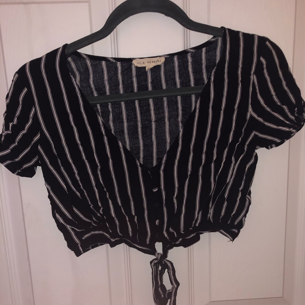 Cropped navy and white v-neck top